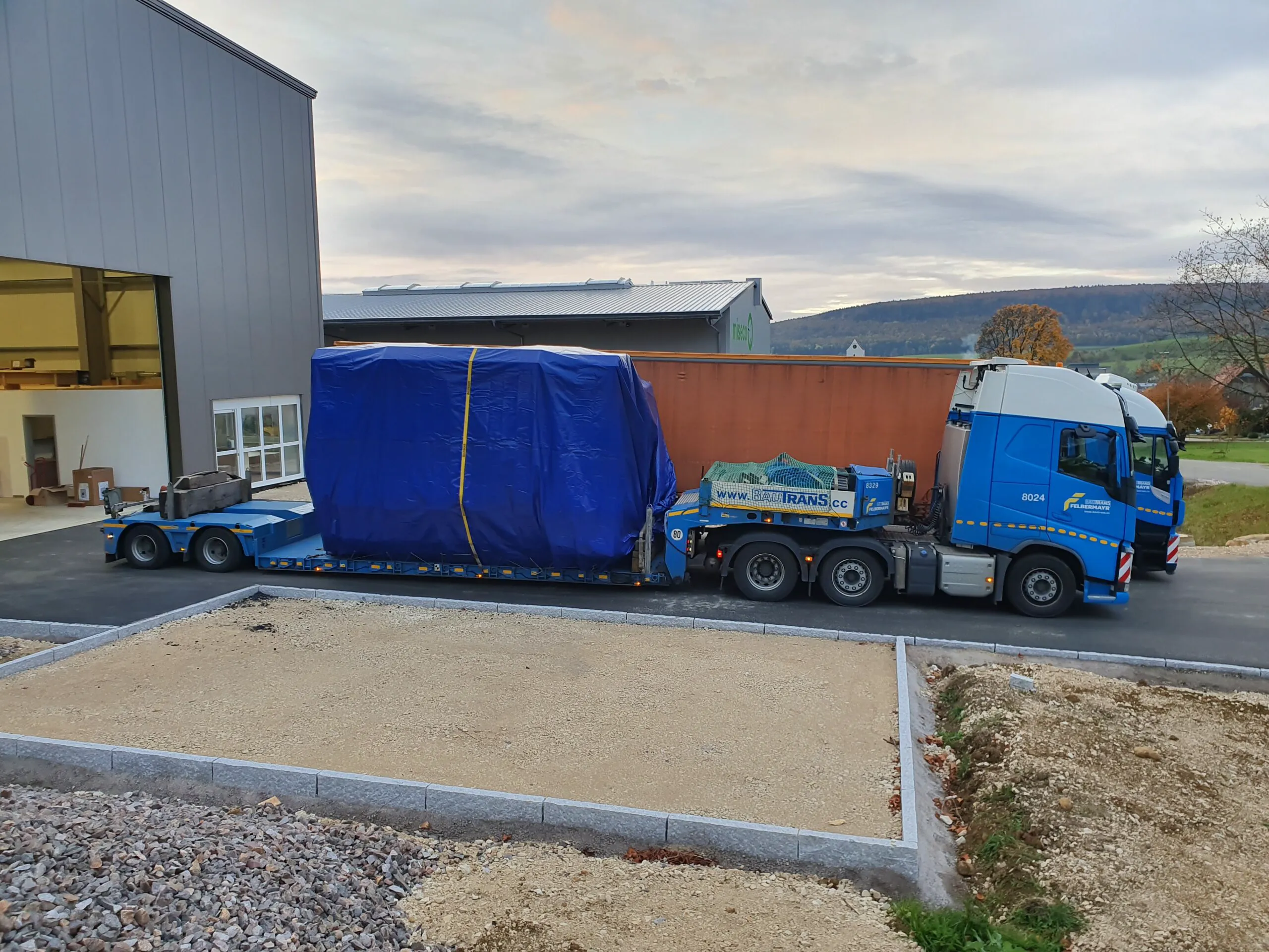 Maschinentransport per Schwerlast-LKW